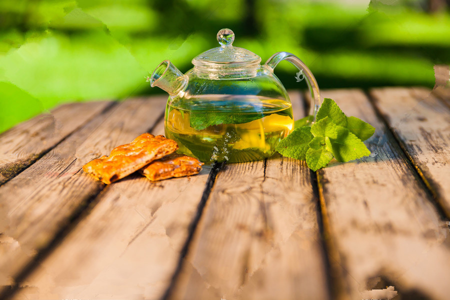 绿茶当中含有丰富的微量元素，微量元素对于胎儿的成长来说尤为重要